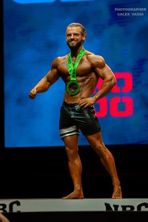 MEN'S PHYSIQUE 174